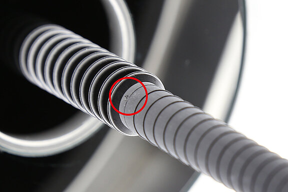 PC7_Tube_Corrugated_IMG_1329_Fehler_Delle_Kreis_Ausschnitt.jpg  
